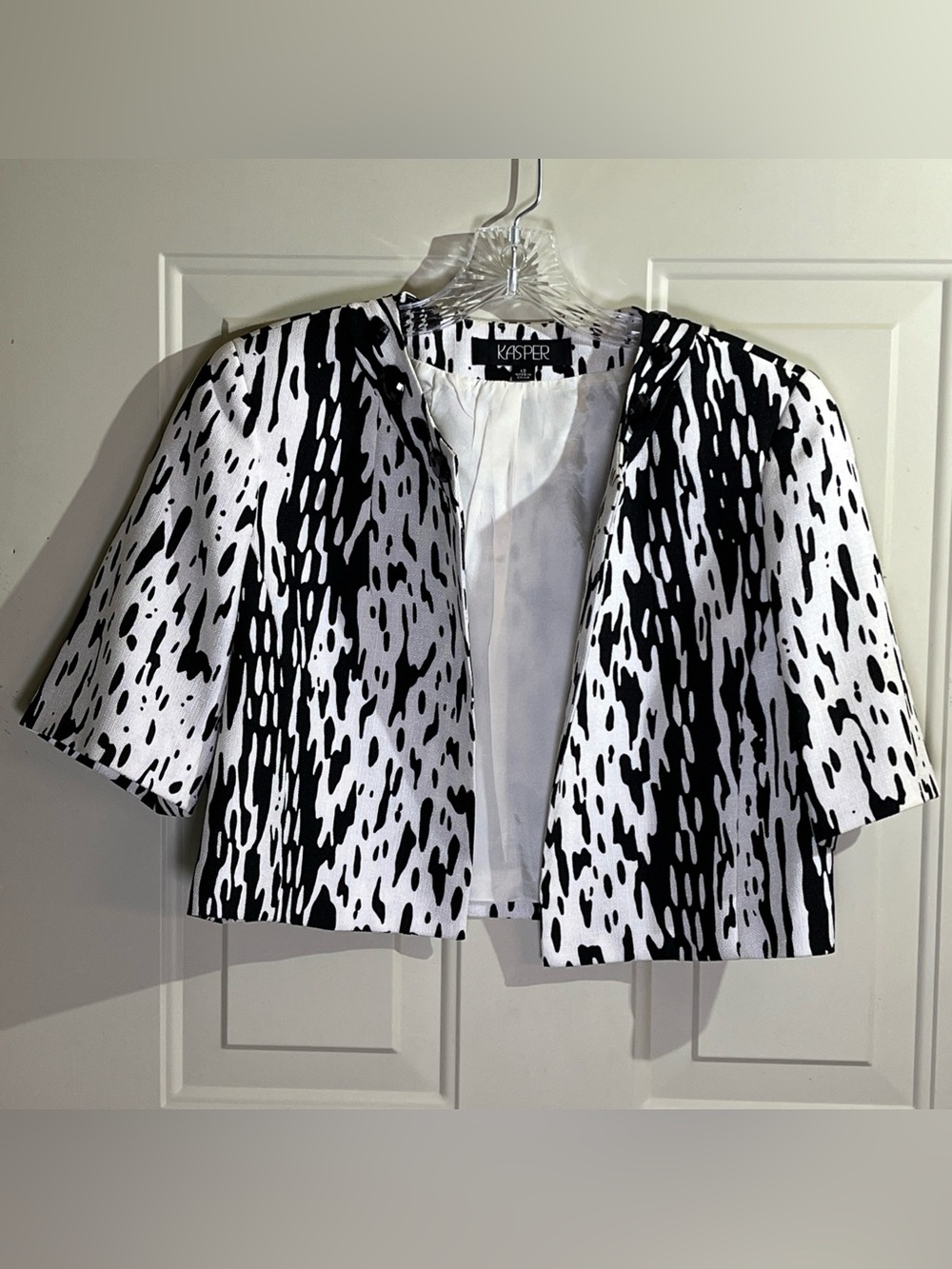Kasper Black & White Graphic Open-Front Cropped Jacket